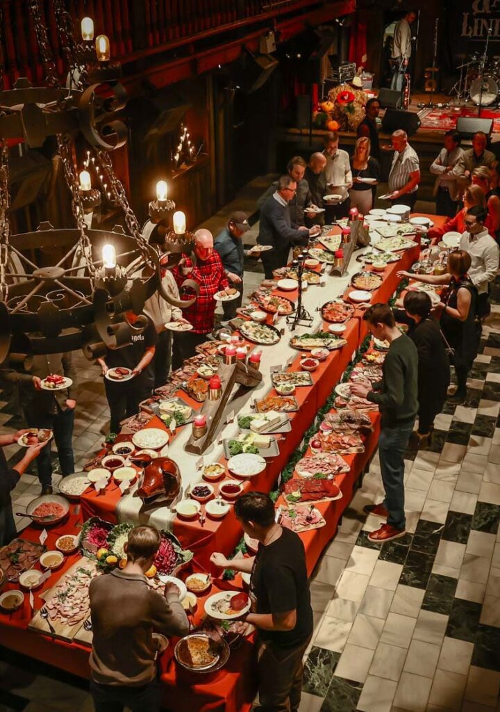 Julbord med livemusik och DJ